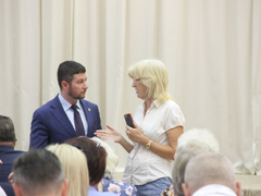 Работал грузчиком и дворником, чтобы с девчонками ходить в кино: руководитель мэрии Саратова Сурков устроил самопрезентацию