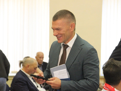 Работал грузчиком и дворником, чтобы с девчонками ходить в кино: руководитель мэрии Саратова Сурков устроил самопрезентацию