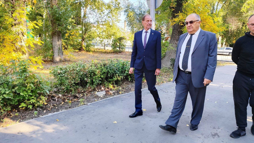 Сурков намерен повысить зарплату муниципальных рабочих в Саратове