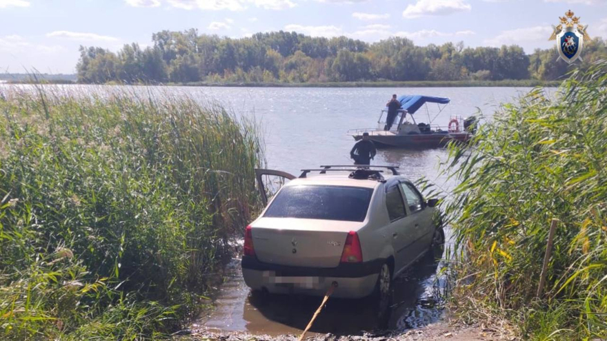 В Саратовской области рядом с затопленным в Волге автомобилем выловили труп