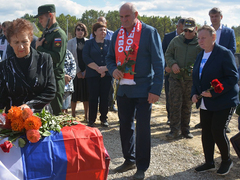 Погибшего на СВО Сергея Макаричева похоронили в саратовском селе под оружейные залпы и гудки машин