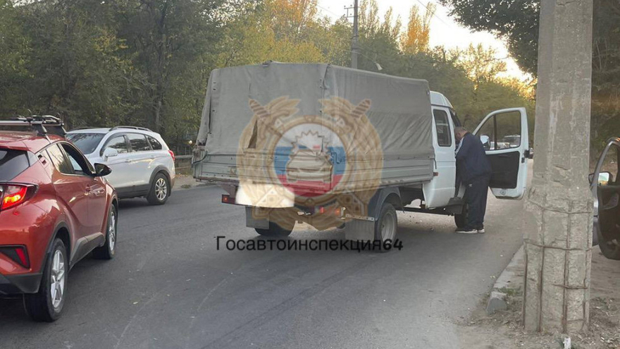 В Саратове грузовик сбил прохожего