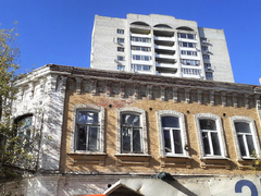В Саратове началась реконструкция памятника Дом Гульдина: уже сняли кровлю и разобрали часть стен