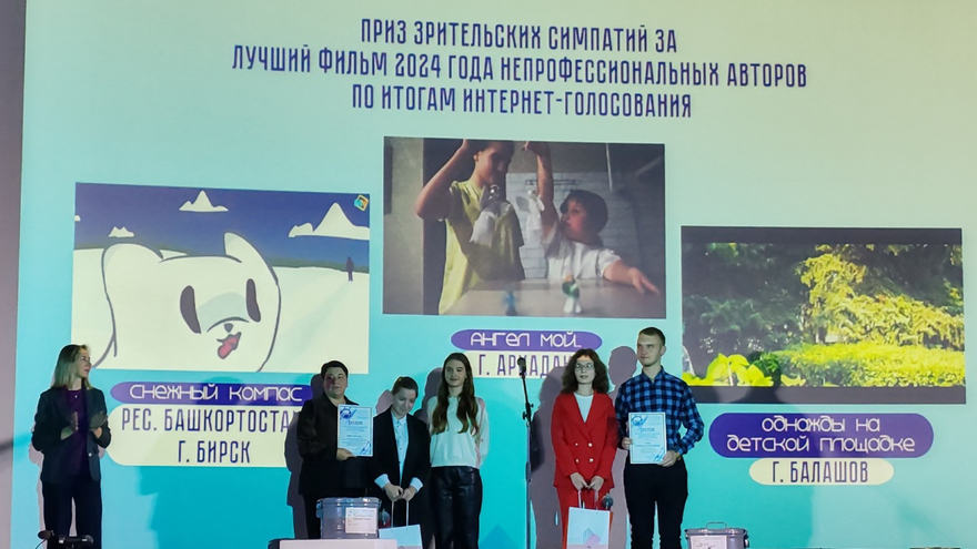 В Саратове на открытии Киновертикали замминистра разбила тарелку с автографами