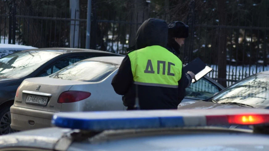 В Саратове трех приятелей на Ниве поймали с наркотиками