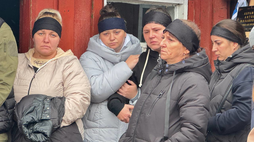 В Красном Куте похоронили погибшего на СВО солдата Антона Абрамова