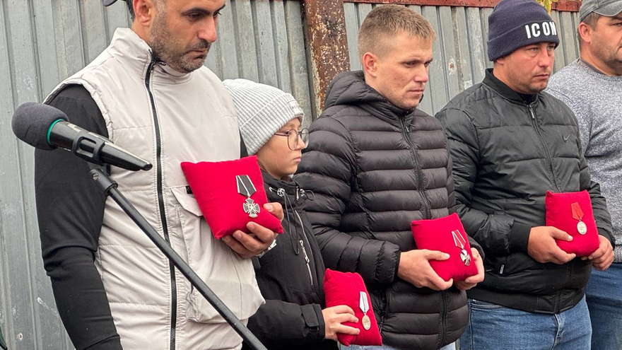 В Красном Куте похоронили погибшего на СВО солдата Антона Абрамова