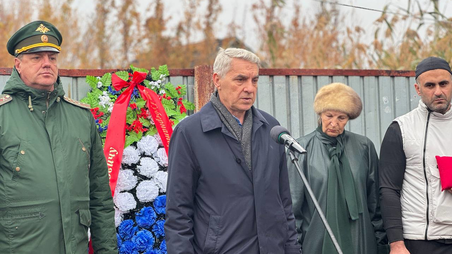 В Красном Куте похоронили погибшего на СВО солдата Антона Абрамова