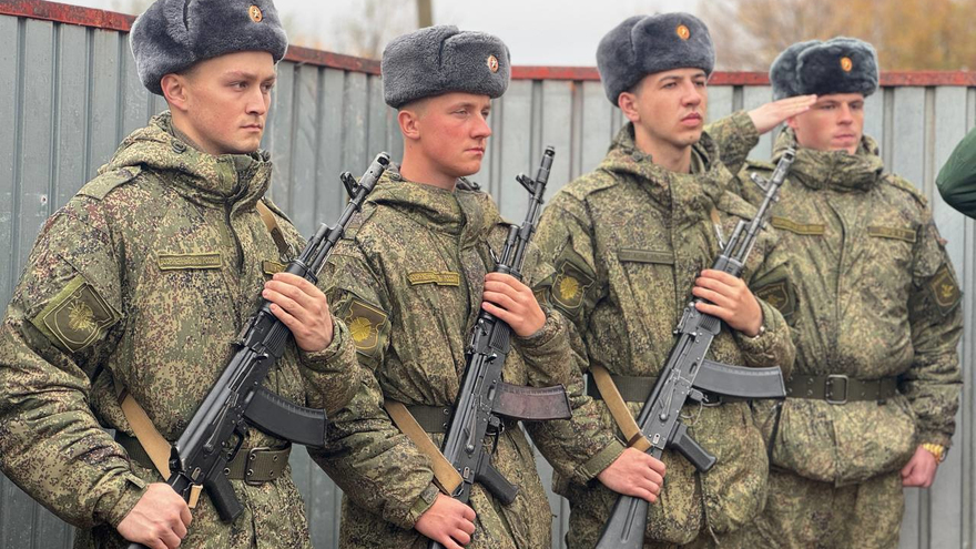 В Красном Куте похоронили погибшего на СВО солдата Антона Абрамова