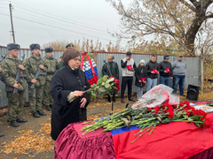 В Красном Куте похоронили погибшего на СВО солдата Антона Абрамова