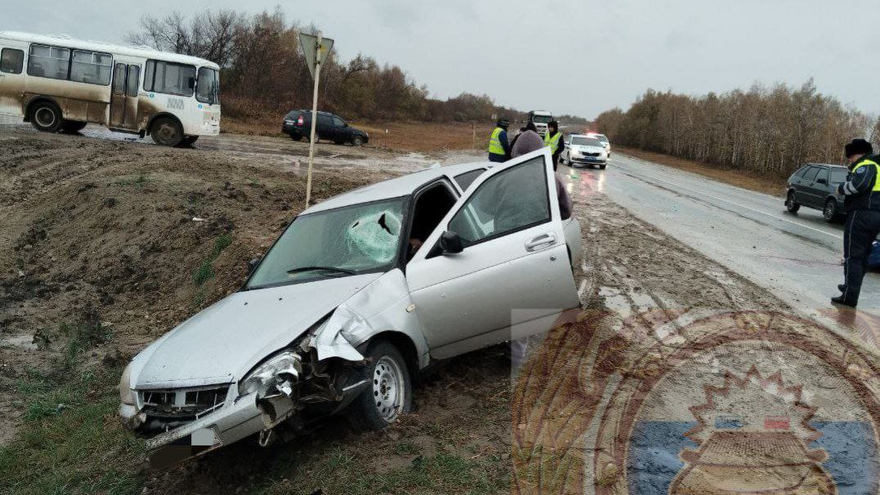У поселка Красный Октябрь Приора задавила пешехода
