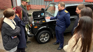 В Саратове сотрудники СК учили студентов пользоваться криминалистическим чемоданом и раскрывать преступления