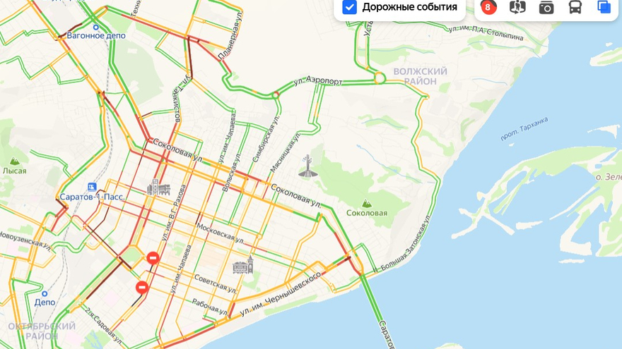 Саратовцы проводят вечер в многокилометровых пробках
