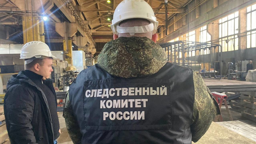 Сварщика убило металлической рамой на заводе Спецстандарт