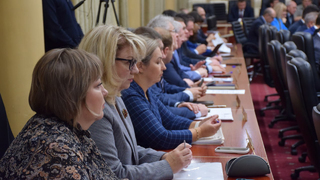 Чиновники одобрили бюджет региона на 2025 год с дефицитом в 4,2 млрд: на зарплаты бюджетников хотят потратить 63 млрд рублей
