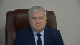 Политик вне политики. Министр здравоохранения Владимир Дудаков: работал диджеем, ребенком в тайне от родителей лечил брата, хранит рокерскую куртку