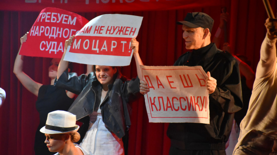 Под Драмы больше нет и Тополиный пух: ТЮЗ оживил Пушкина постановкой Маленькие трагедии