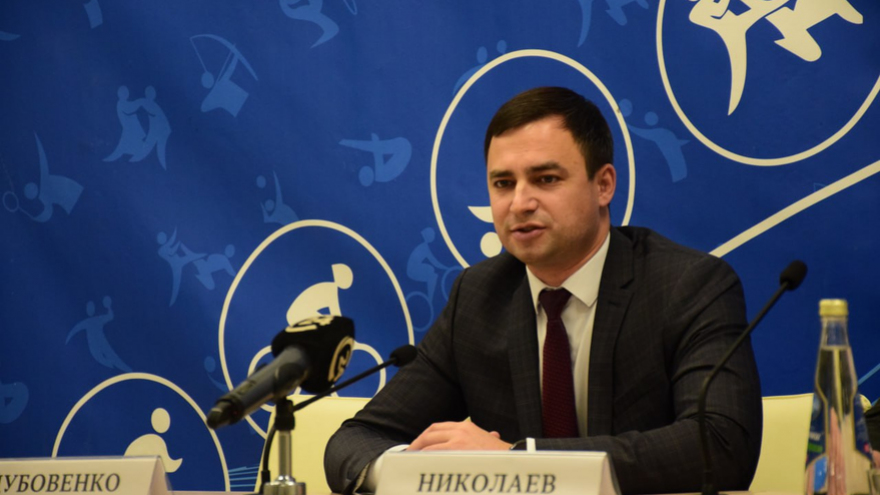 В медалях, как новогодняя елка: министр развенчал миф о победах в коммерческих детских соревнованиях