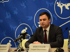 В медалях, как новогодняя елка: министр развенчал миф о победах в коммерческих детских соревнованиях