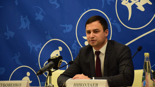 В медалях, как новогодняя елка: министр развенчал миф о победах в коммерческих детских соревнованиях