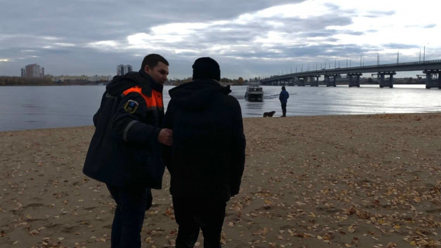 С моста Саратов-Энгельс упал мужчина
