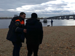 С моста Саратов-Энгельс упал мужчина
