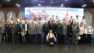 В Саратове подросткам-активистам вручили паспорта