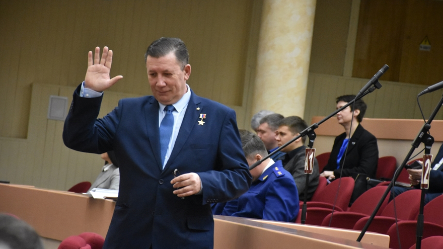 Депутат Янклович возмутился рекламой купальников для полных на Усть-Курдюмском шоссе