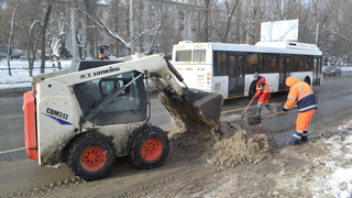 В Саратовской области последствия снегопада убирали 217 единиц техники