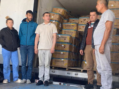 Грузовик с дынями и нелегалами на границе: водитель дождался суда