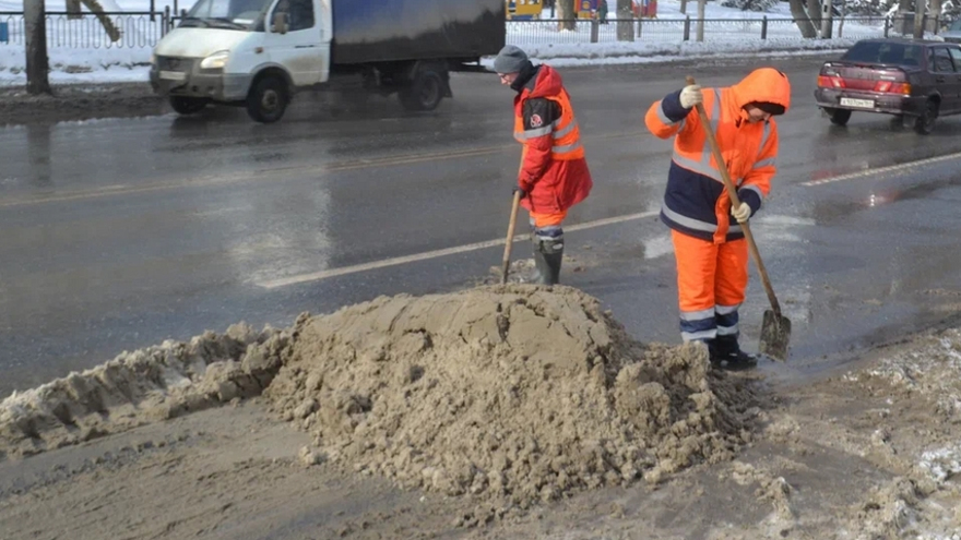 Весь Саратов пообещали обработать реагентами на 200 млн рублей