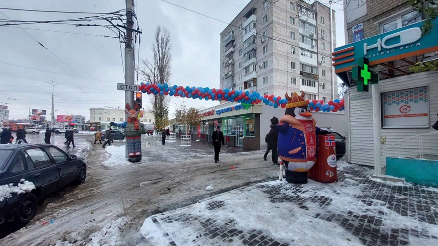 Агрессивная реклама норвежских курток привлекла внимание мэрии Саратова: нарушителям пригрозили крупными штрафами