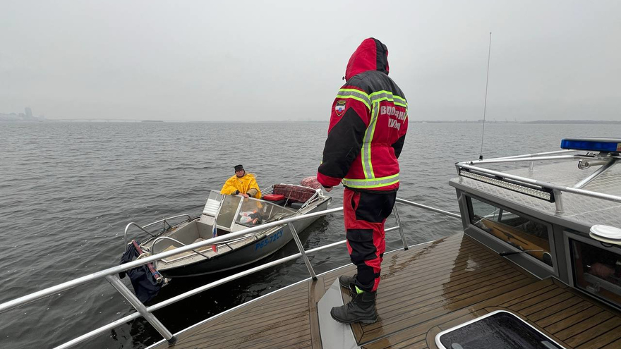 Саратовские спасатели напомнили рыбакам об опасности на Волге