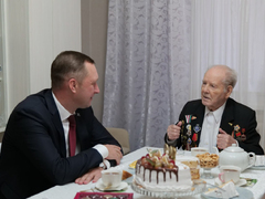 Саратовский ветеран Колчин отпраздновал 100-летие с губернатором