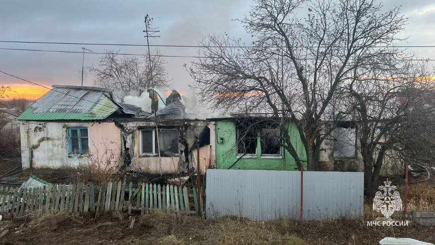 В Саратове пожарные нашли труп пенсионера в нежилой квартире