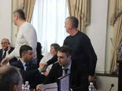 Подснежники появляются: в Саратове нашли более 800 незаконных ларьков, гаражей и шлагбаумов