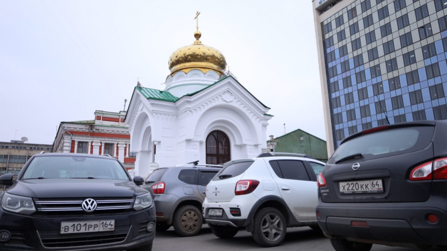 В Саратове парковку на Театральной площади передвинут почти на километр