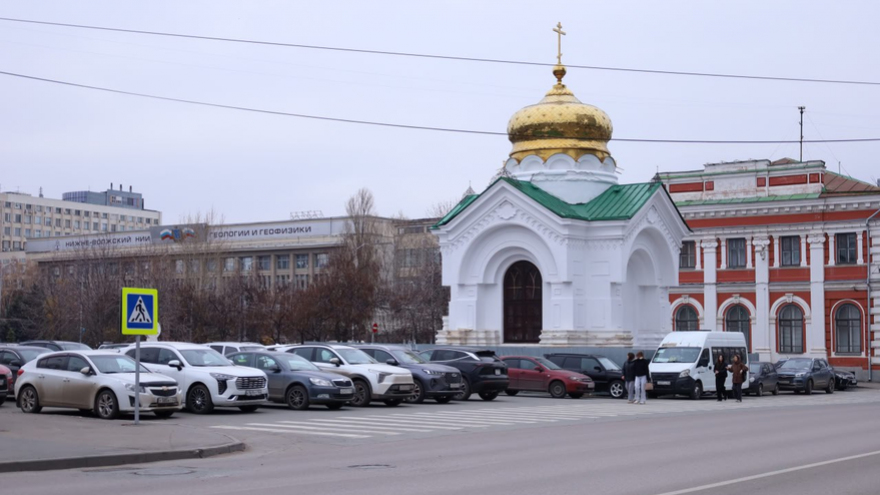 В Саратове парковку на Театральной площади передвинут почти на километр