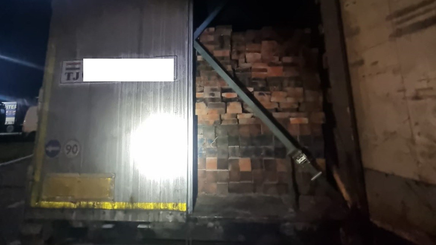 На границе в Саратовской области задержали таджикистанские грузовики с досками