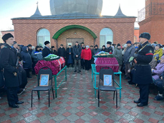 В Саратовской области похоронили погибших на СВО Сериккали Карабалиева и Талгата Мухиева