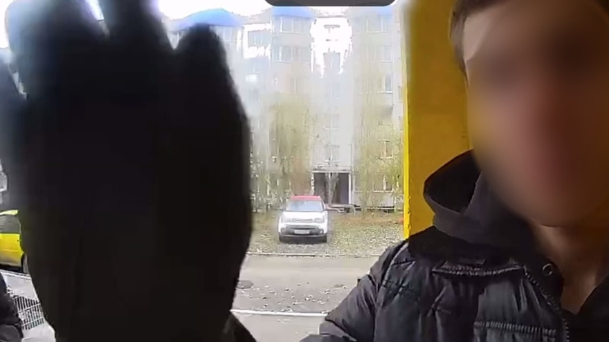 Сломали антенну, кидались мусором с крыши дома: в Юбилейном сняли на видео двух вандалов-подростков