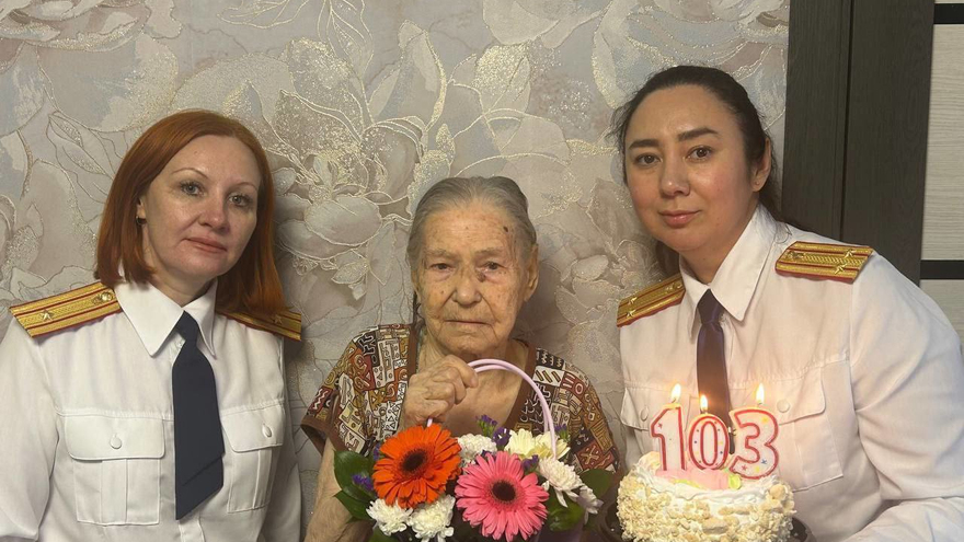 Ветеран отпраздновала 103-летие с саратовскими следователями