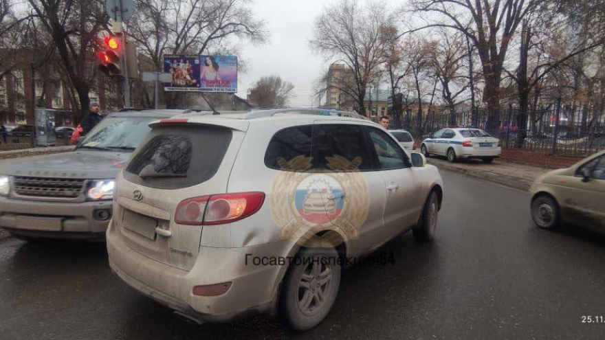 В центре Саратова пенсионерка попала под колеса кроссовера 