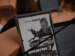 Саратовский депутат снова пронес в областную думу игрушечный пистолет