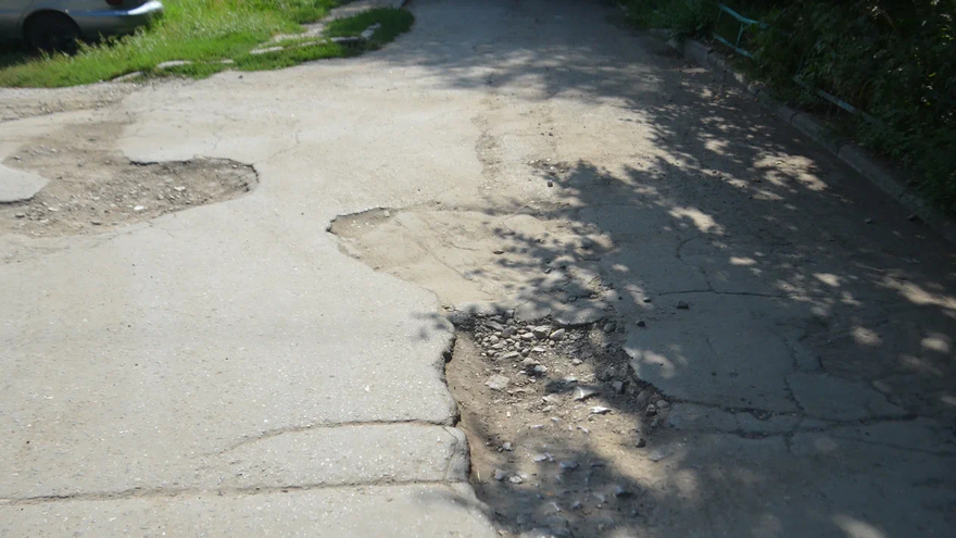 SOS буквально: горожанка пожаловалась на состояние дорог Хвалынска