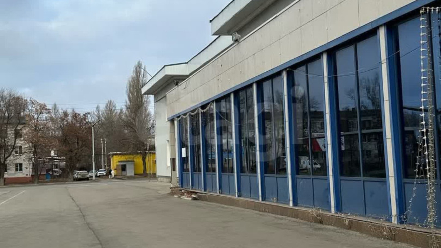 Торговые точки и собственная парковка вместо музея авиации: в здание саратовского аэровокзала заманивают бизнес