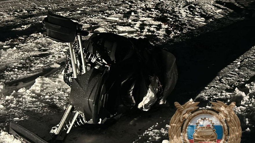 В Саратовской области мужчина опрокинулся на снегоходе и погиб