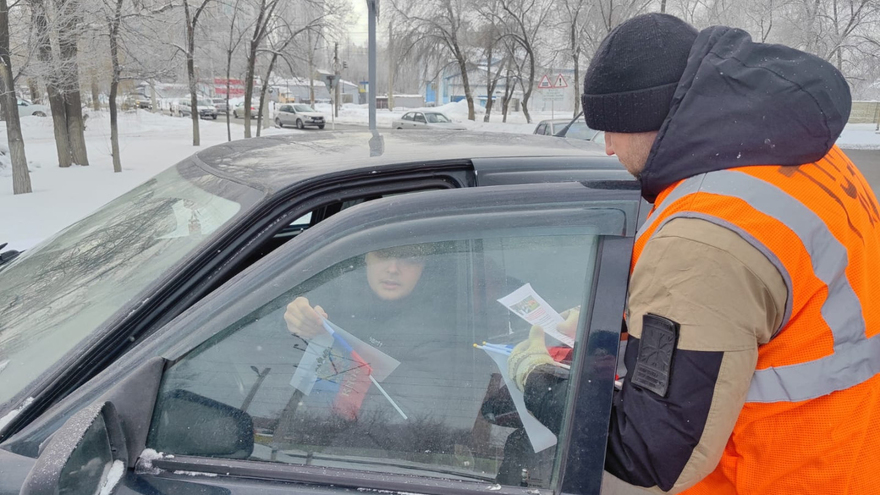 Саратовским водителям напомнили о правилах пересечения железнодорожных переездов
