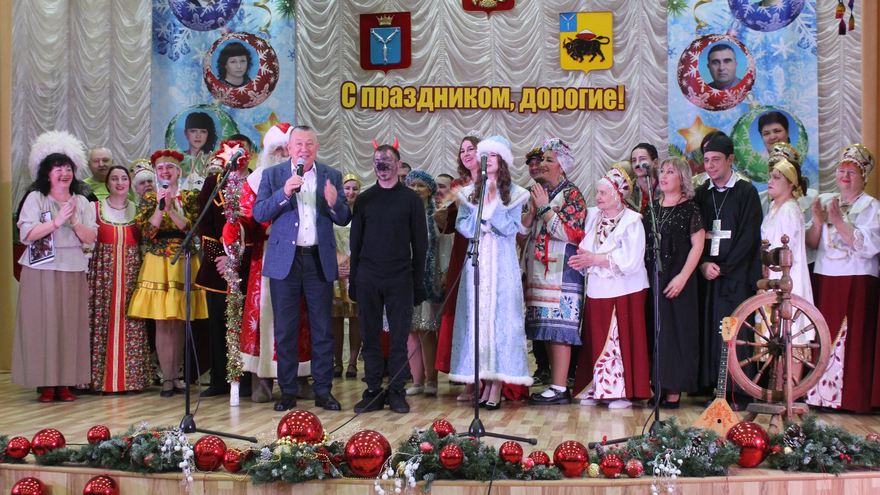 В энгельсском доме-интернате поставили новогодний спектакль Вечера на хуторе близ Диканьки