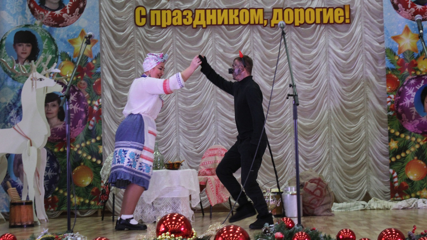 В энгельсском доме-интернате поставили новогодний спектакль Вечера на хуторе близ Диканьки